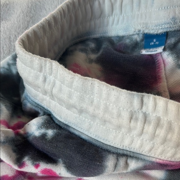 Old Navy Tie Dye Shorts with Elastic Waistband Size 6-7 - Picture 3 of 6